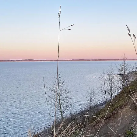6 Person In Roslev-by Traum